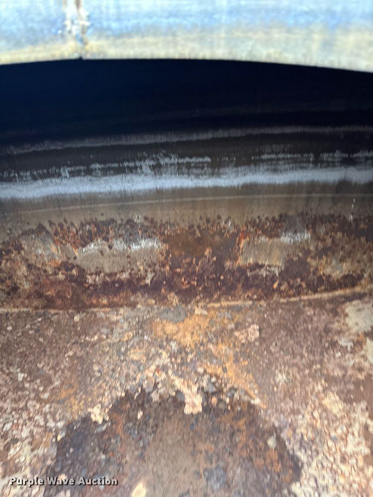 image for item MQ9402 1997 Ford F800  water truck