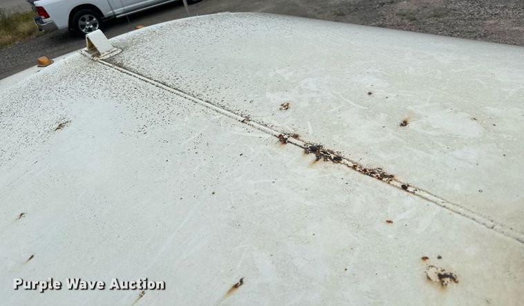 image for item MQ9402 1997 Ford F800  water truck