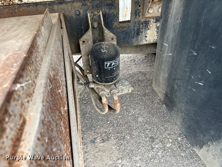 image for item MQ9402 1997 Ford F800  water truck