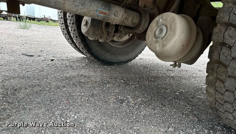 image for item MQ9402 1997 Ford F800  water truck