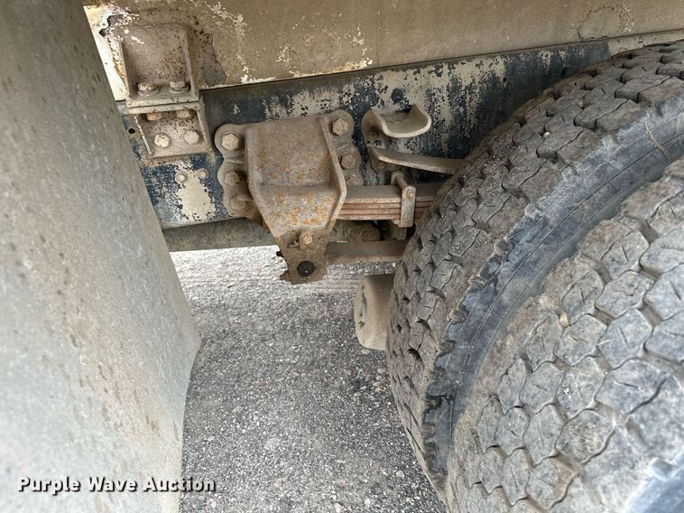 image for item MQ9402 1997 Ford F800  water truck