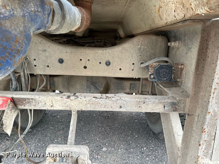 image for item MQ9402 1997 Ford F800  water truck