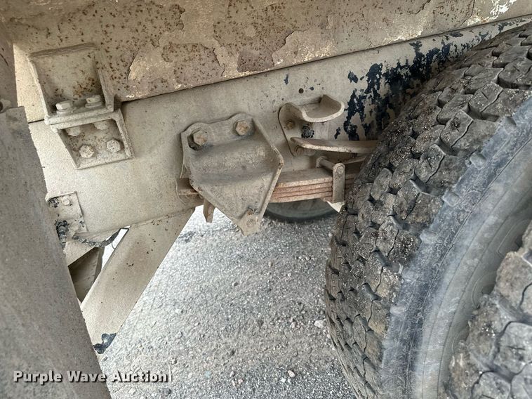 image for item MQ9402 1997 Ford F800  water truck