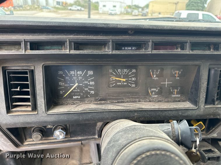 image for item MQ9402 1997 Ford F800  water truck