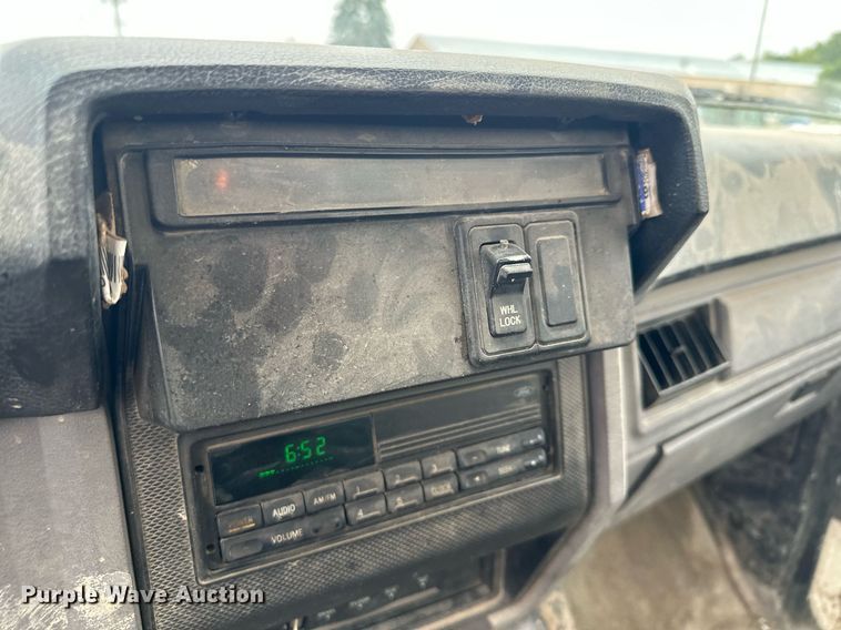 image for item MQ9402 1997 Ford F800  water truck