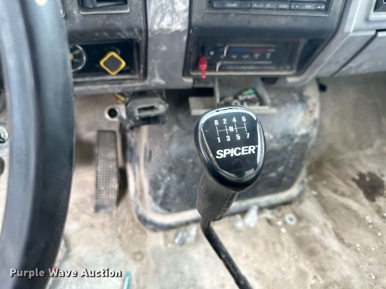 image for item MQ9402 1997 Ford F800  water truck