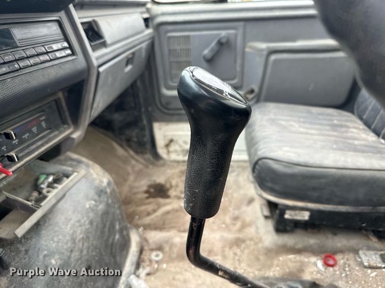 image for item MQ9402 1997 Ford F800  water truck