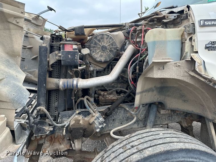 image for item MQ9402 1997 Ford F800  water truck