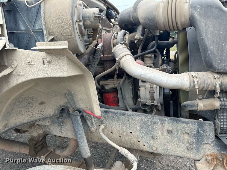 image for item MQ9402 1997 Ford F800  water truck