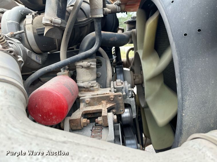 image for item MQ9402 1997 Ford F800  water truck