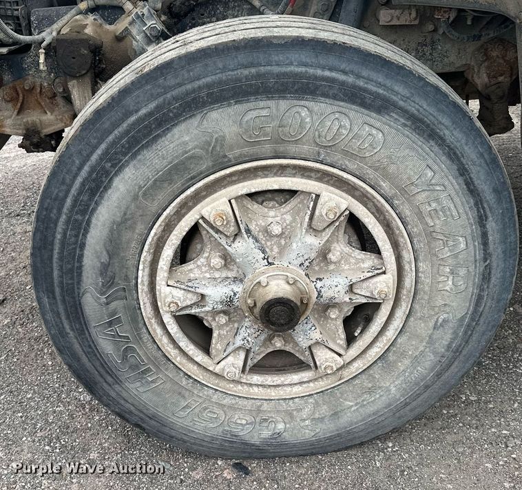 image for item MQ9402 1997 Ford F800  water truck