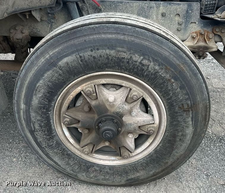 image for item MQ9402 1997 Ford F800  water truck