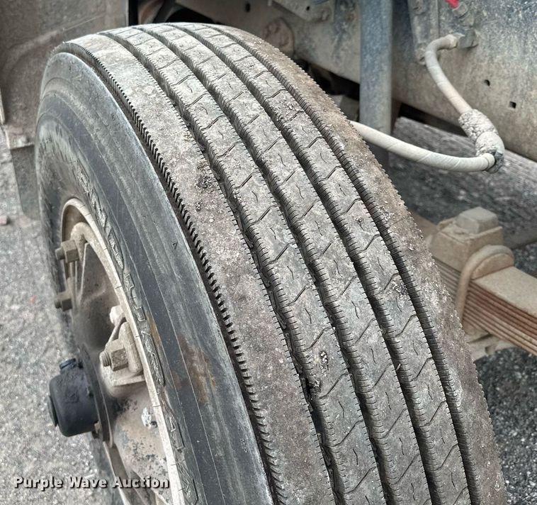 image for item MQ9402 1997 Ford F800  water truck