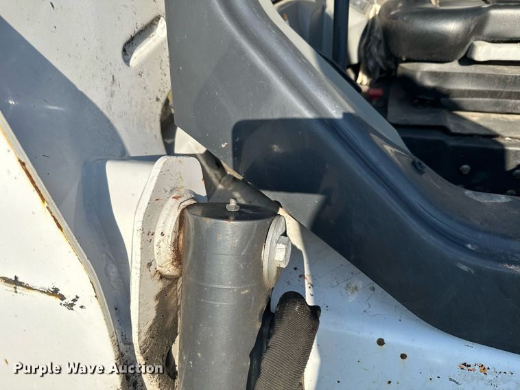 image for item MQ9458 2019 Bobcat S550  skid steer loader