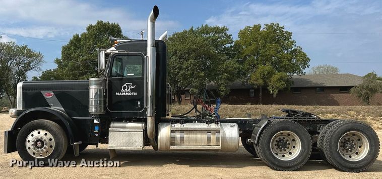 image for item MU9106 2014 Peterbilt 389  semi truck