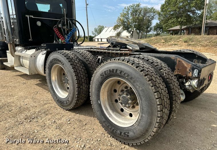 image for item MU9106 2014 Peterbilt 389  semi truck