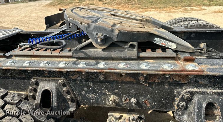 image for item MU9106 2014 Peterbilt 389  semi truck