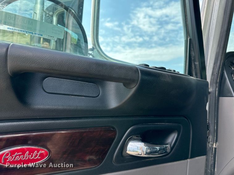 image for item MU9106 2014 Peterbilt 389  semi truck