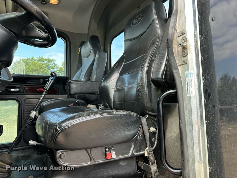 image for item MU9106 2014 Peterbilt 389  semi truck