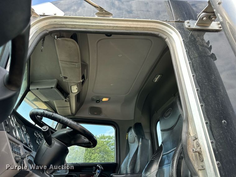 image for item MU9106 2014 Peterbilt 389  semi truck