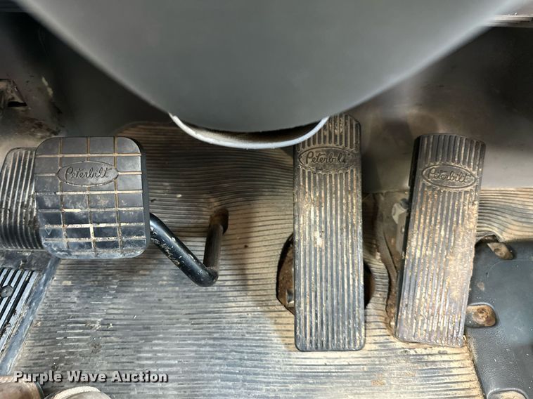 image for item MU9106 2014 Peterbilt 389  semi truck