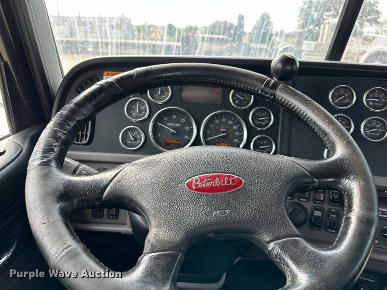 image for item MU9106 2014 Peterbilt 389  semi truck