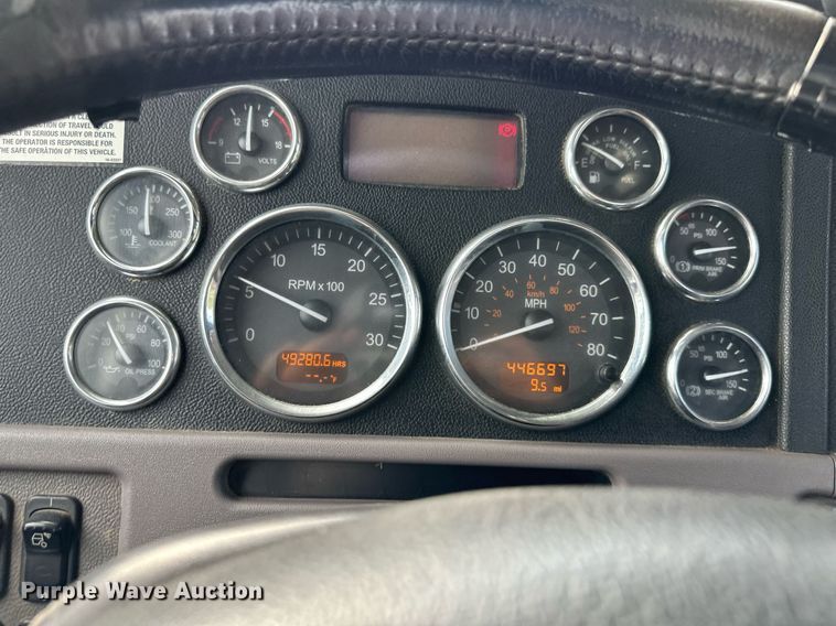 image for item MU9106 2014 Peterbilt 389  semi truck