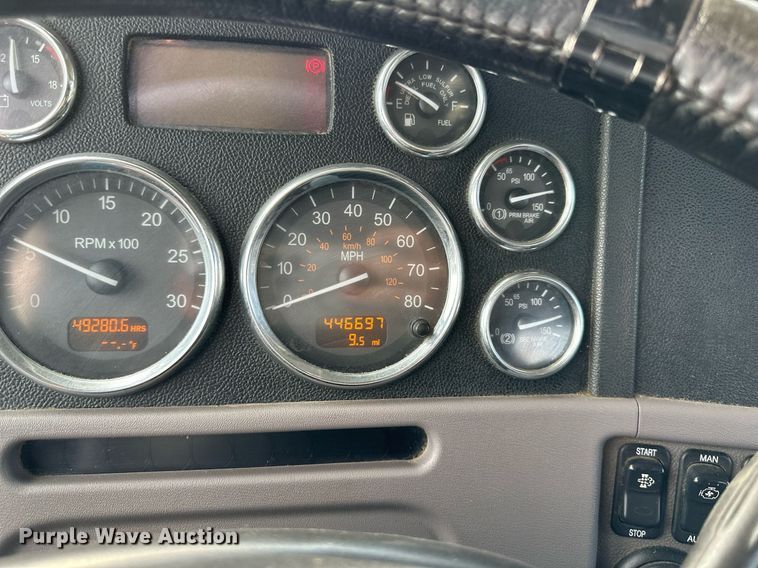 image for item MU9106 2014 Peterbilt 389  semi truck