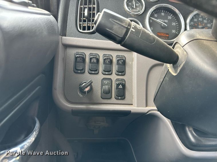 image for item MU9106 2014 Peterbilt 389  semi truck