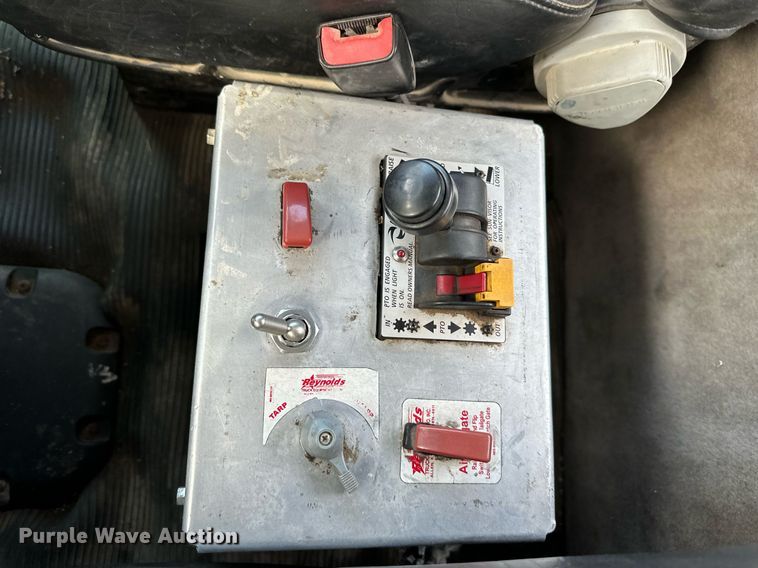 image for item MU9106 2014 Peterbilt 389  semi truck