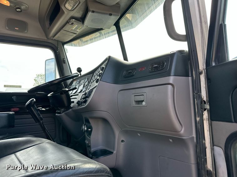 image for item MU9106 2014 Peterbilt 389  semi truck