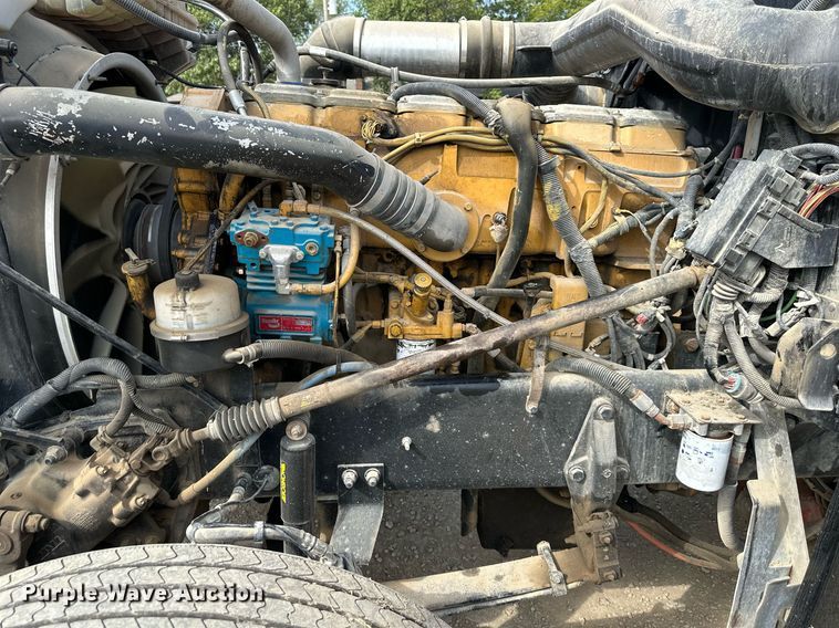 image for item MU9106 2014 Peterbilt 389  semi truck