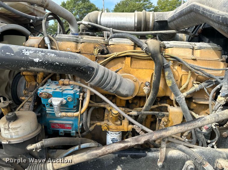 image for item MU9106 2014 Peterbilt 389  semi truck