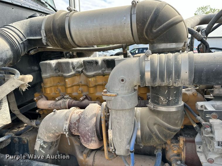 image for item MU9106 2014 Peterbilt 389  semi truck