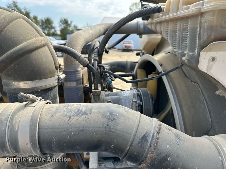 image for item MU9106 2014 Peterbilt 389  semi truck