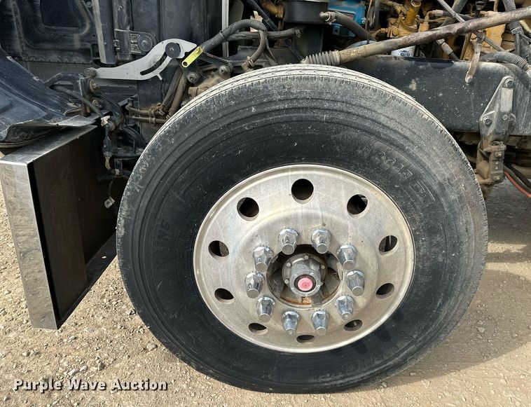 image for item MU9106 2014 Peterbilt 389  semi truck