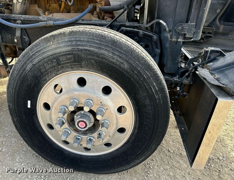 image for item MU9106 2014 Peterbilt 389  semi truck