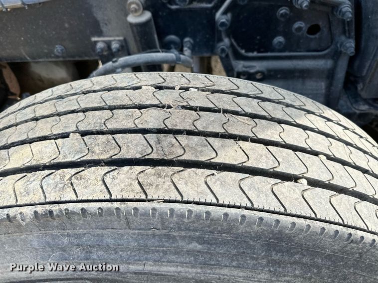 image for item MU9106 2014 Peterbilt 389  semi truck