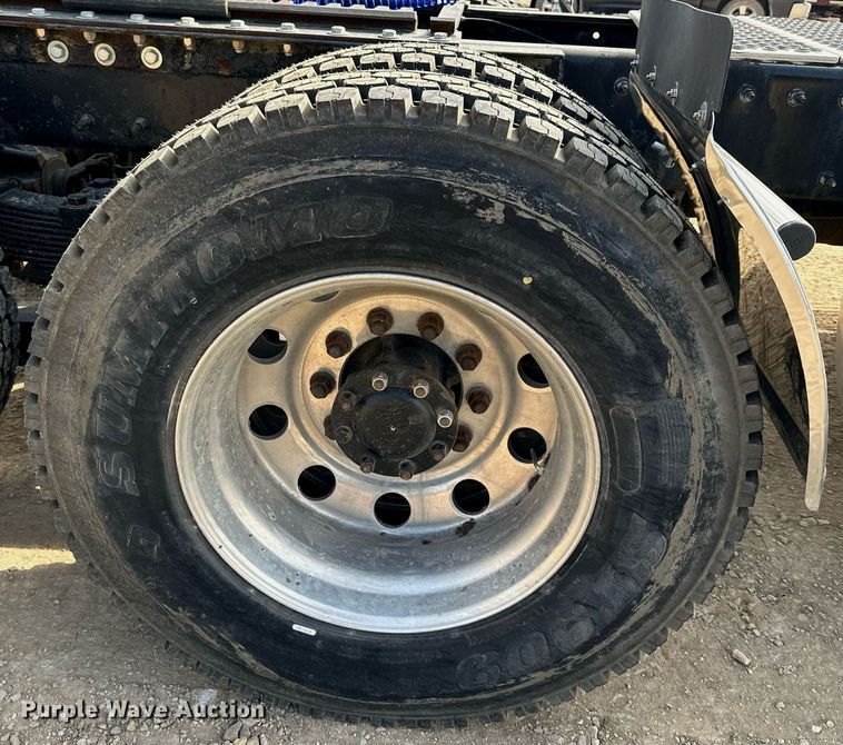 image for item MU9106 2014 Peterbilt 389  semi truck