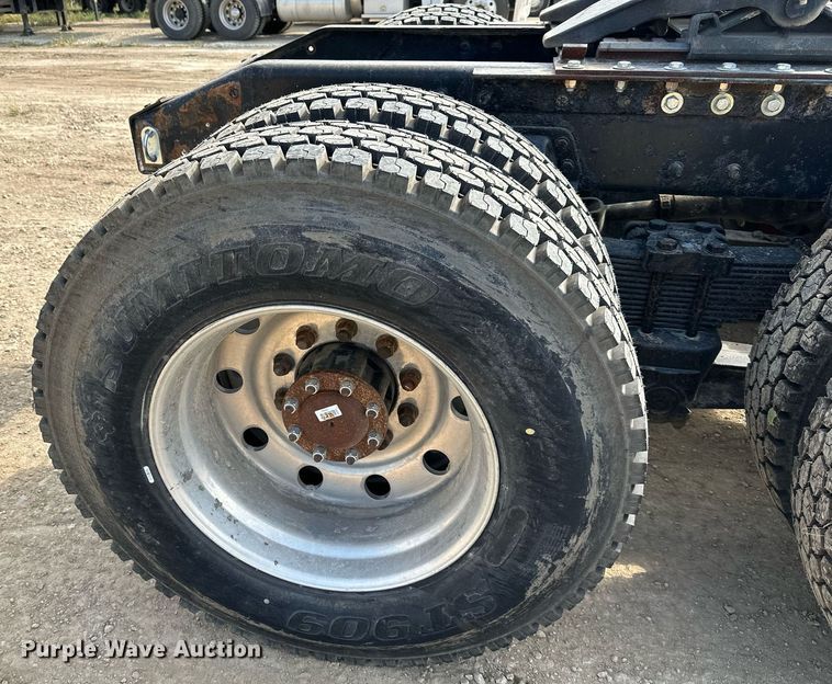 image for item MU9106 2014 Peterbilt 389  semi truck