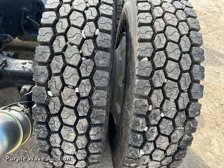 image for item MU9106 2014 Peterbilt 389  semi truck