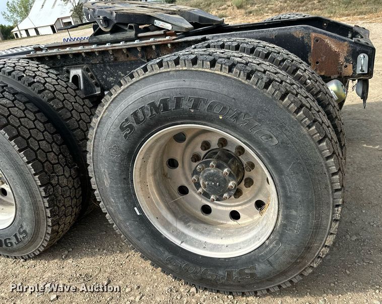 image for item MU9106 2014 Peterbilt 389  semi truck