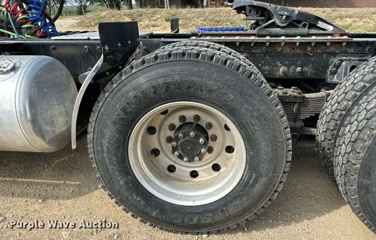 image for item MU9106 2014 Peterbilt 389  semi truck