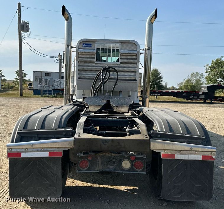 image for item MU9108 1997 Peterbilt 379  semi truck