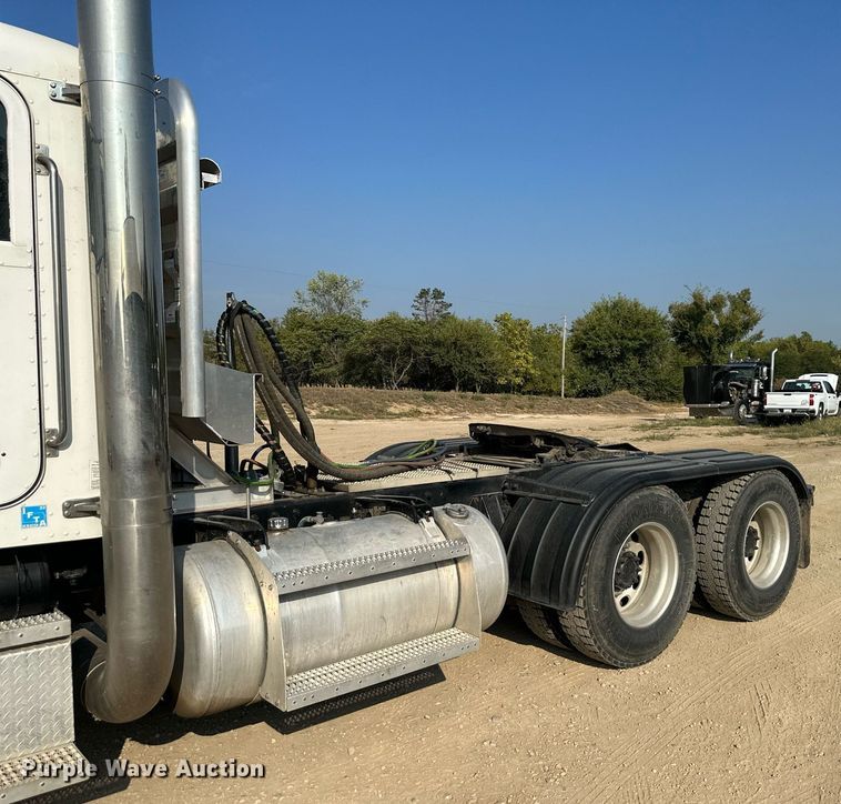 image for item MU9108 1997 Peterbilt 379  semi truck