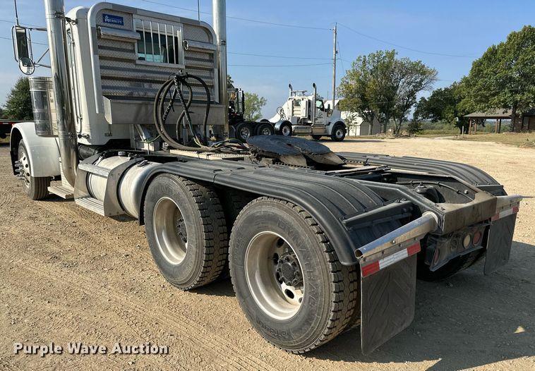 image for item MU9108 1997 Peterbilt 379  semi truck