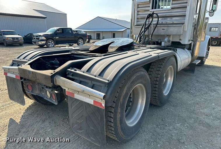 image for item MU9108 1997 Peterbilt 379  semi truck