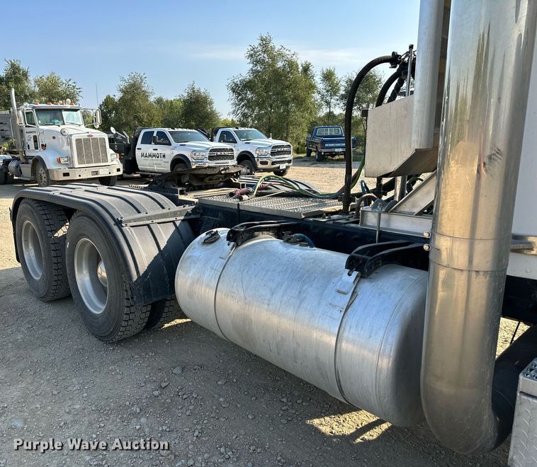image for item MU9108 1997 Peterbilt 379  semi truck