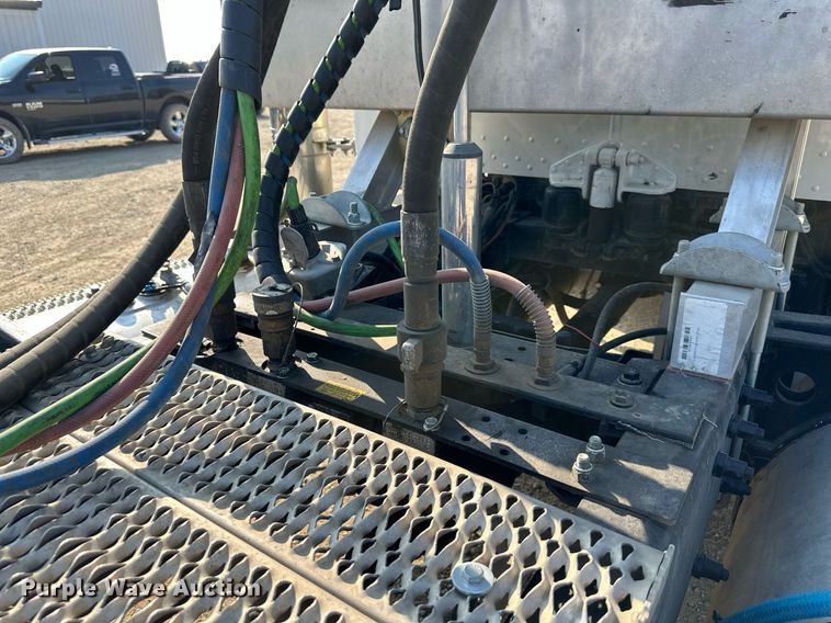 image for item MU9108 1997 Peterbilt 379  semi truck