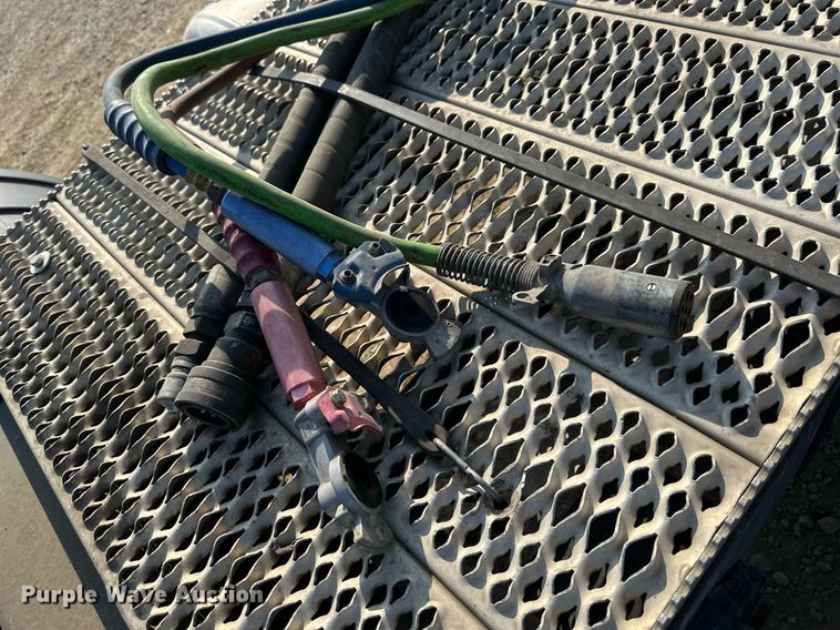 image for item MU9108 1997 Peterbilt 379  semi truck